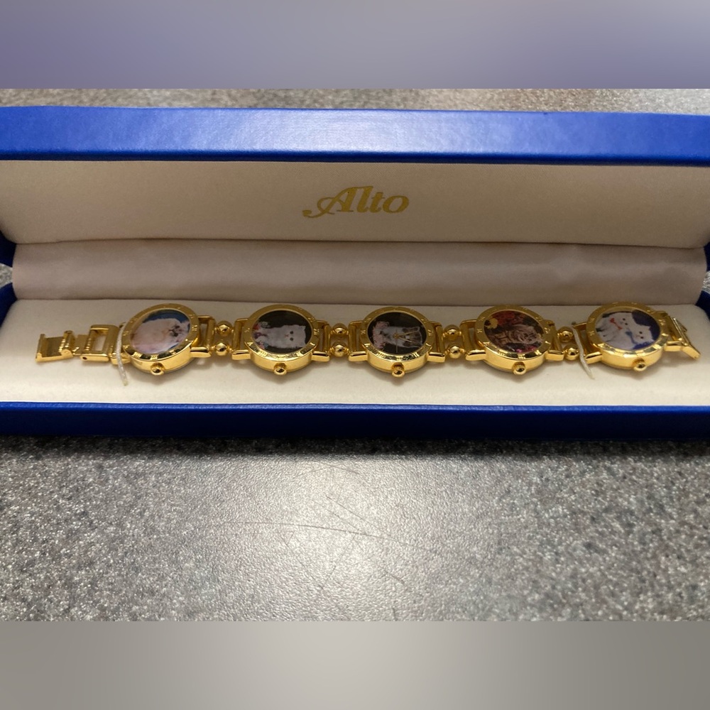 Vintage Alto Gold Tone Watch/Bracelet with Kitten Portraits in original box NWOT